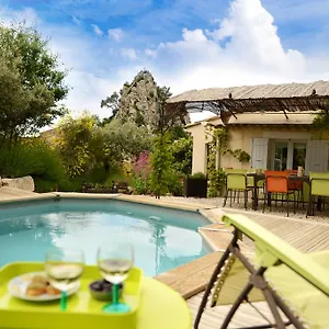 https://mas-de-carabelle.fr-provencehotel.com